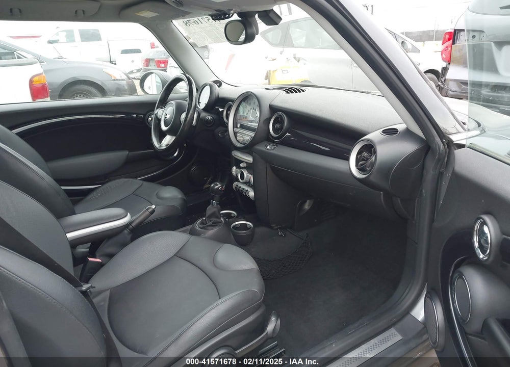 2010 MINI COOPER S CLUBMAN VIN: WMWMM3C53ATZ33080