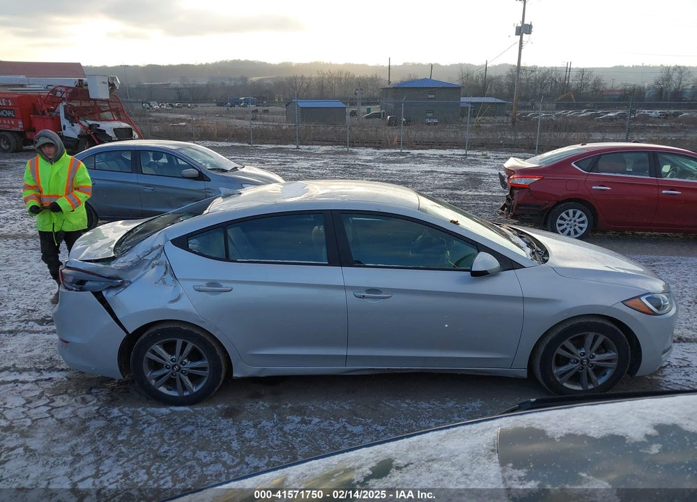 2017 HYUNDAI ELANTRA VIN: KMHD84LFXHU174675