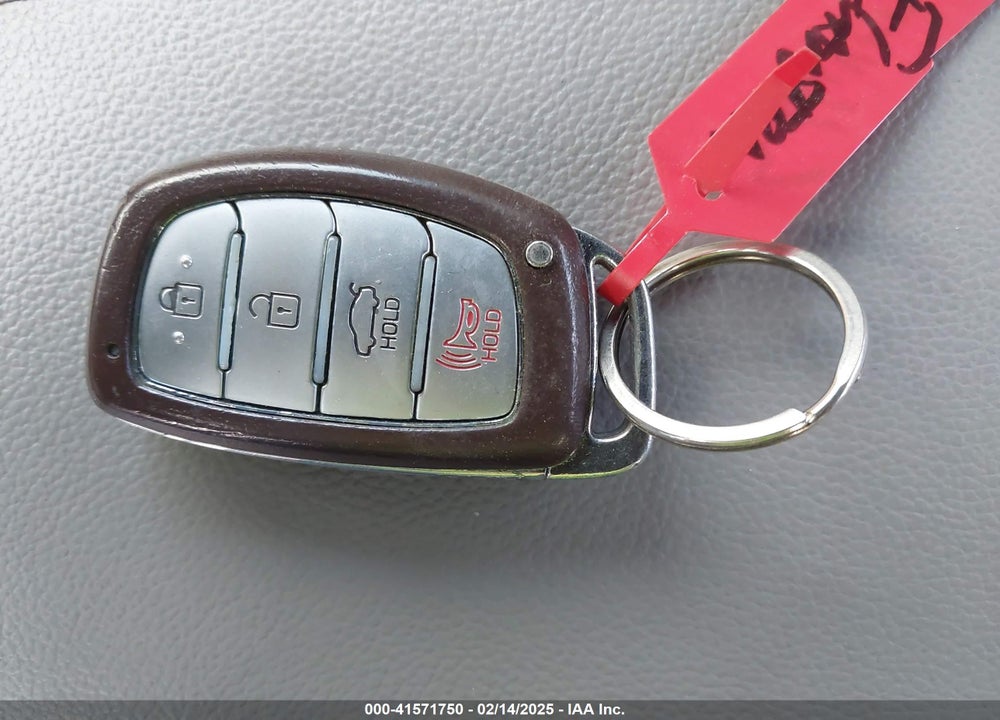 2017 HYUNDAI ELANTRA VIN: KMHD84LFXHU174675