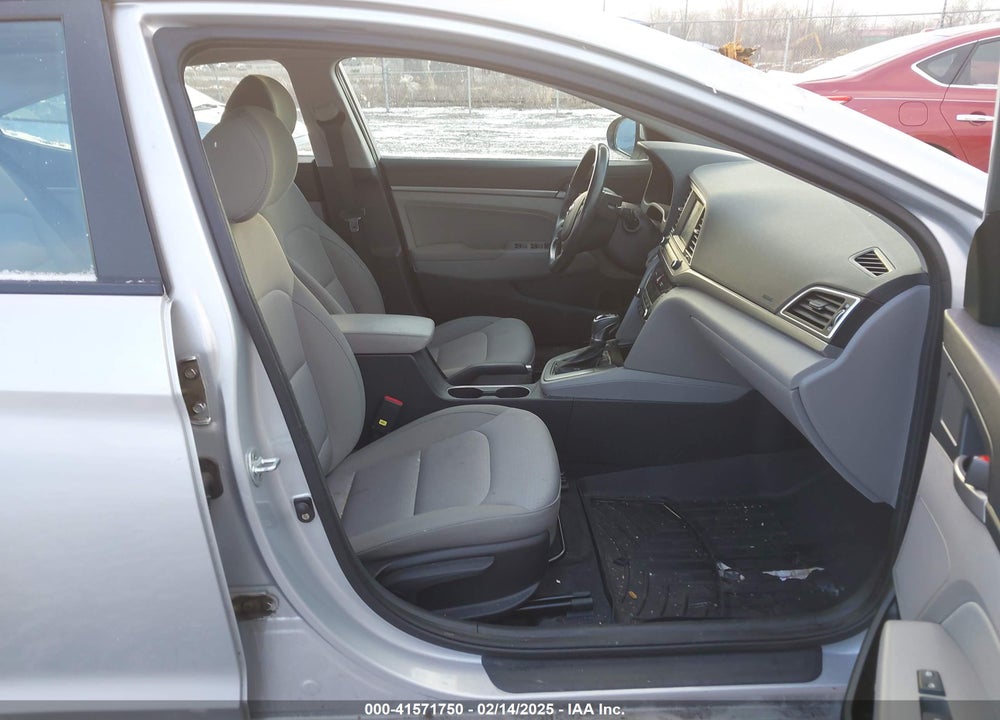 2017 HYUNDAI ELANTRA VIN: KMHD84LFXHU174675