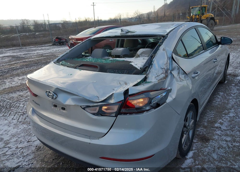 2017 HYUNDAI ELANTRA VIN: KMHD84LFXHU174675