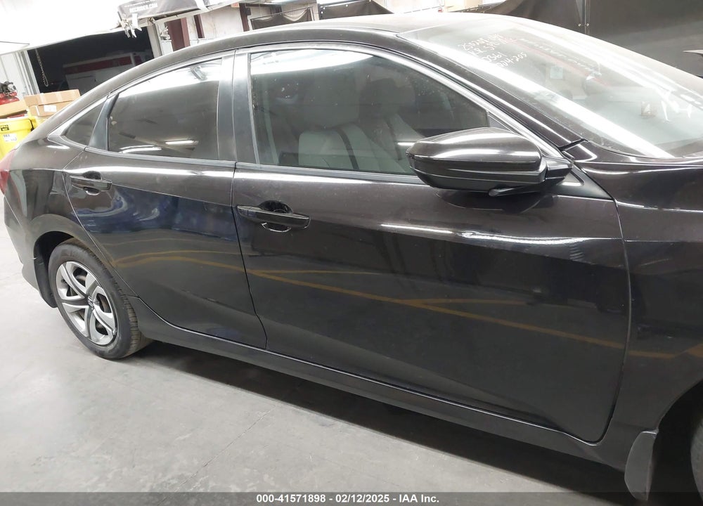 2018 HONDA CIVIC VIN: 19XFC2F58JE020361