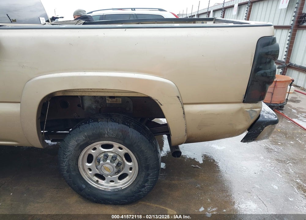 2004 CHEVROLET SILVERADO 2500HD LS VIN: 1GCHC23U14F111681