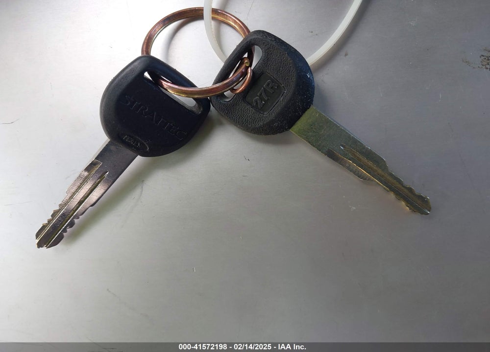 1998 HONDA CR-V LX VIN: JHLRD1845WC068779