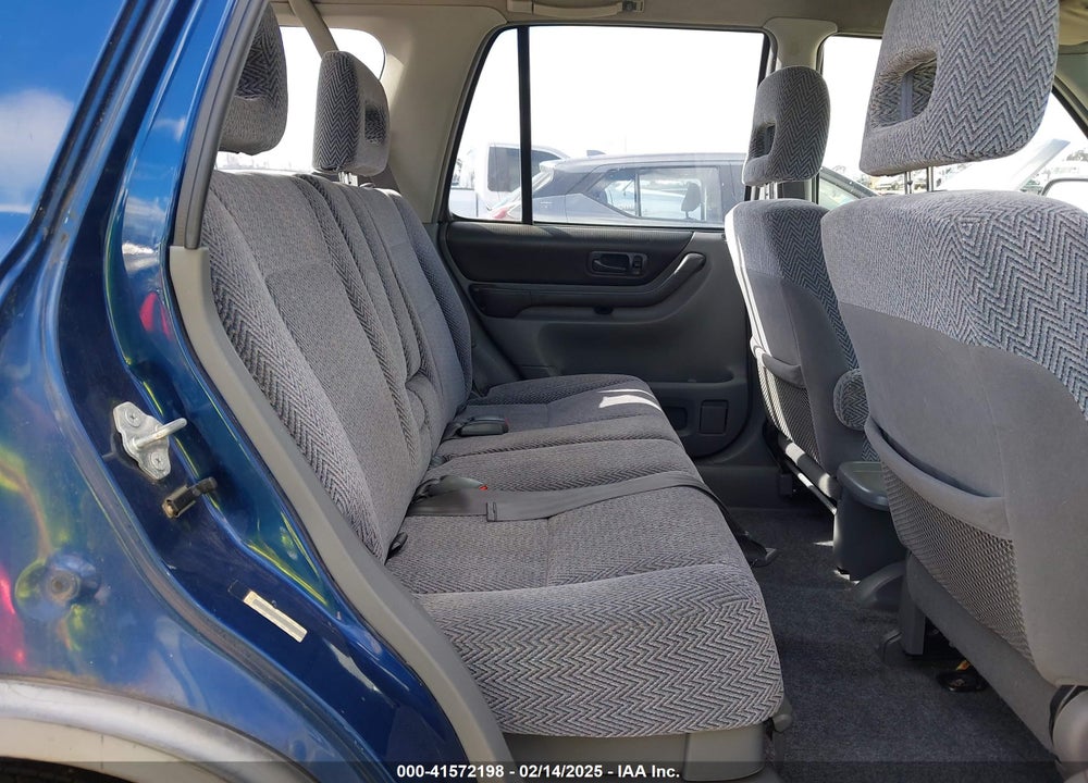 1998 HONDA CR-V LX VIN: JHLRD1845WC068779