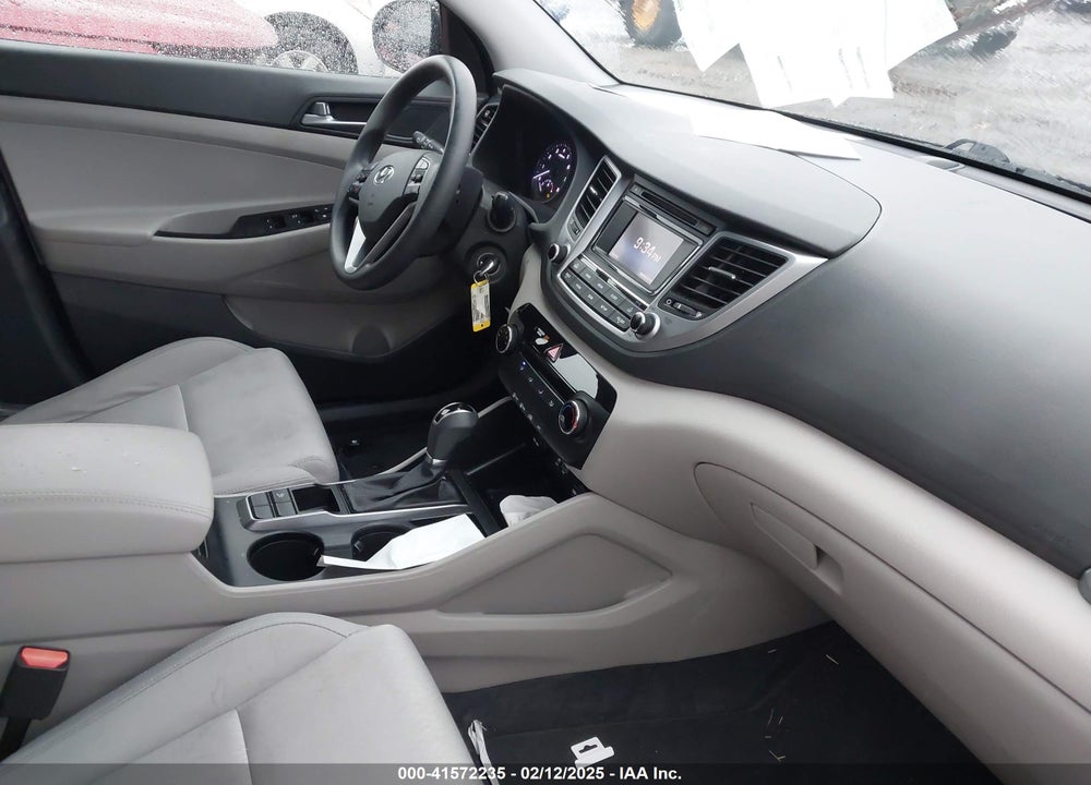 2017 HYUNDAI TUCSON SE VIN: KM8J23A4XHU460784