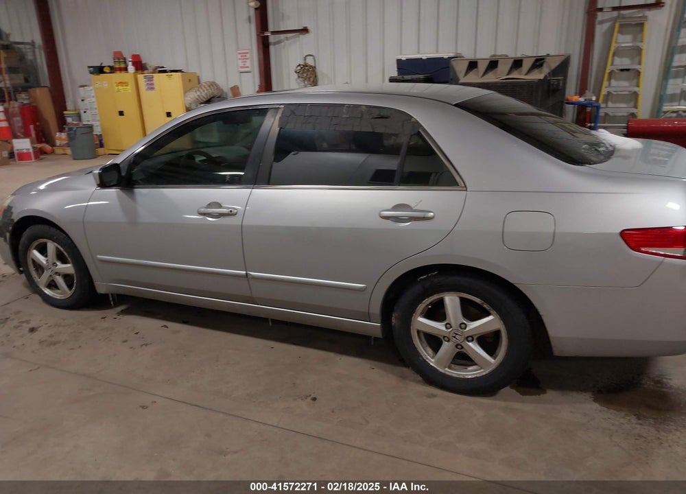 2003 HONDA ACCORD 2.4 EX VIN: JHMCM55623C053506