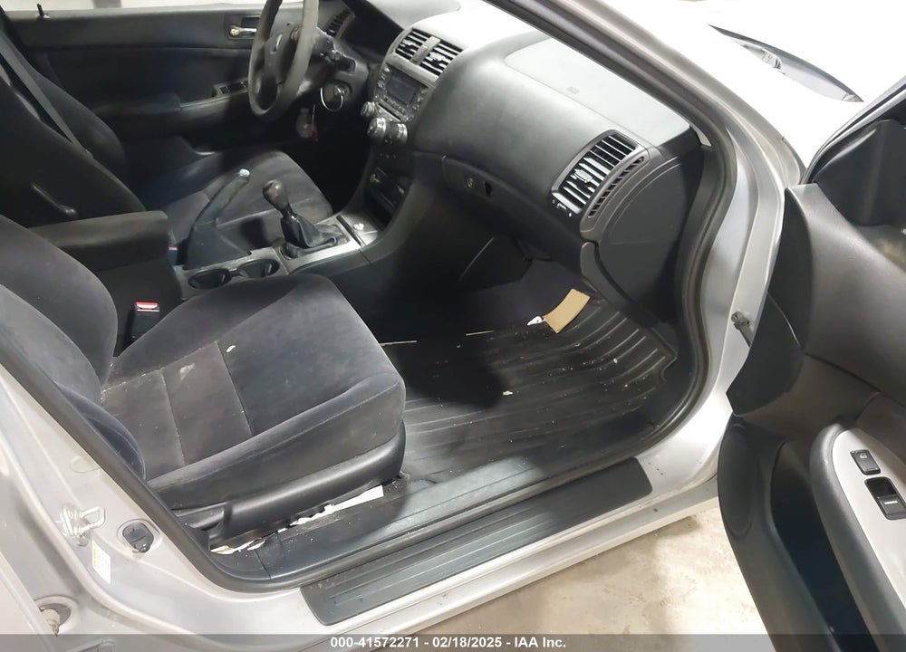 2003 HONDA ACCORD 2.4 EX VIN: JHMCM55623C053506