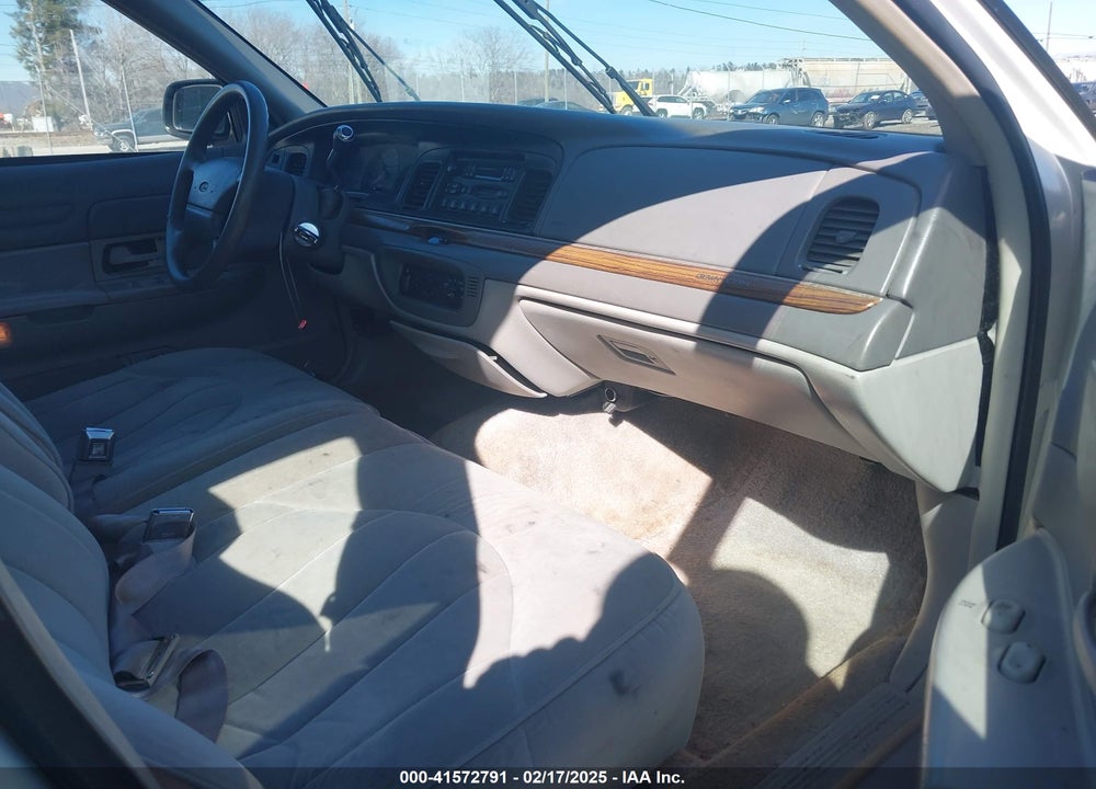 1996 FORD CROWN VICTORIA VIN: 2FALP73W9TX108730