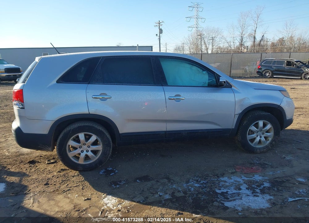 2011 KIA SORENTO LX VIN: 5XYKT3A18BG087913