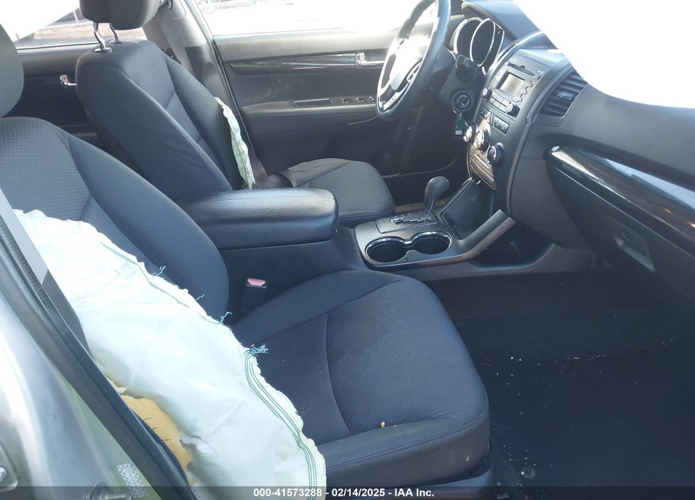 2011 KIA SORENTO LX VIN: 5XYKT3A18BG087913
