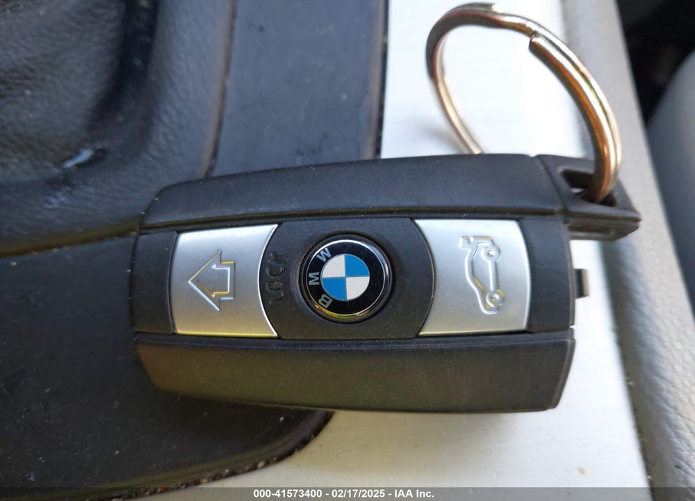 2007 BMW 328XI VIN: WBAWV53567P077583
