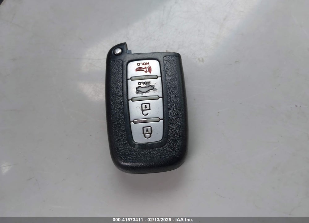 2013 HYUNDAI GENESIS VIN: KMHGC4DD2DU251784