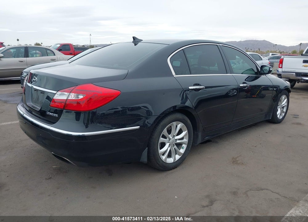 2013 HYUNDAI GENESIS VIN: KMHGC4DD2DU251784