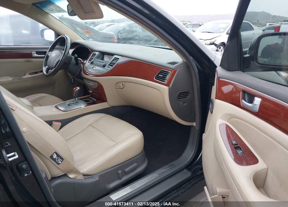 2013 HYUNDAI GENESIS VIN: KMHGC4DD2DU251784