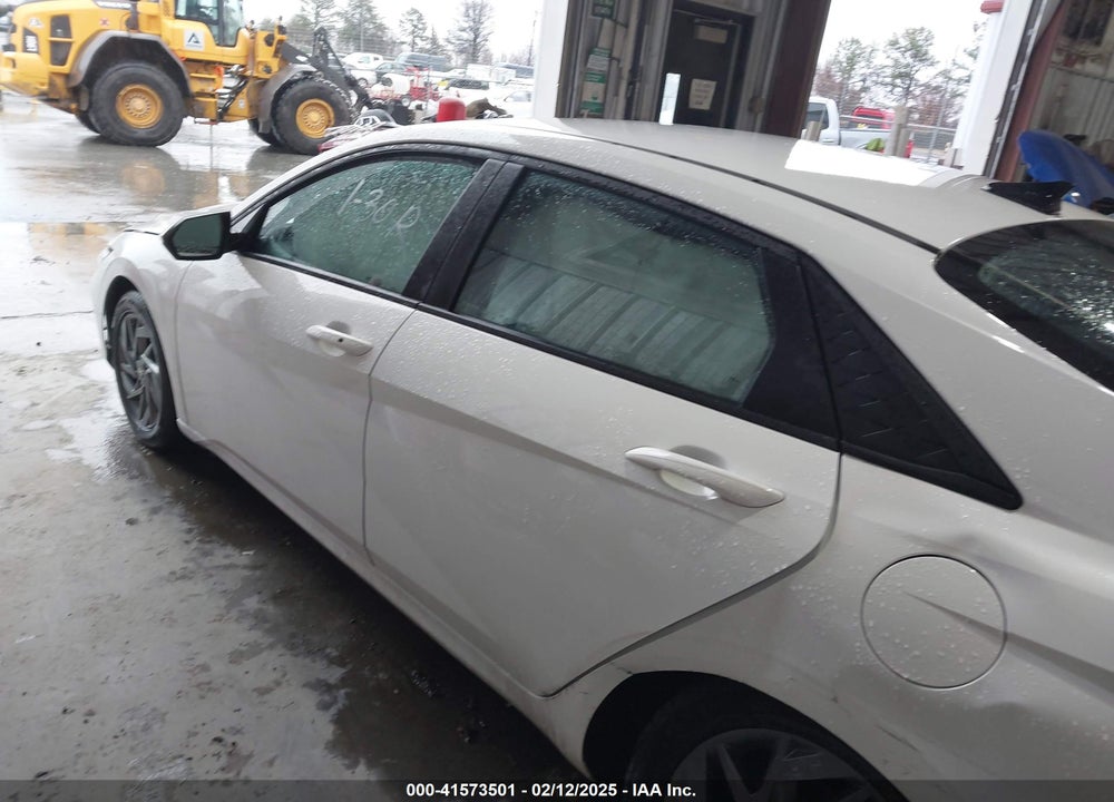 2024 HYUNDAI ELANTRA VIN: KMHLM4DG2RU655830