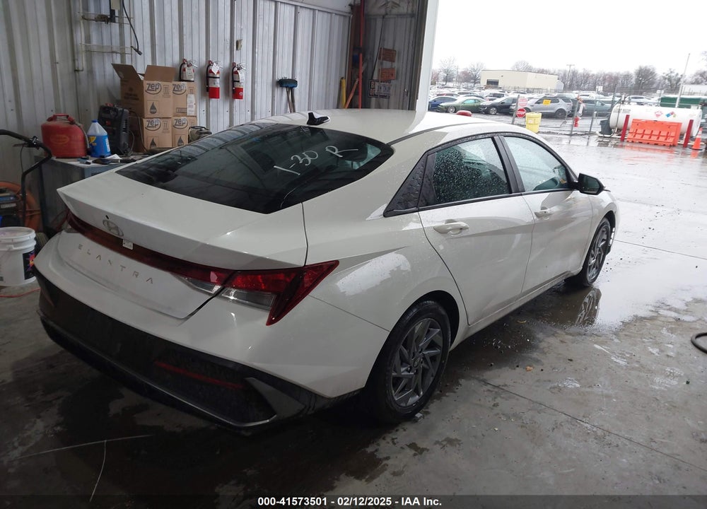 2024 HYUNDAI ELANTRA VIN: KMHLM4DG2RU655830
