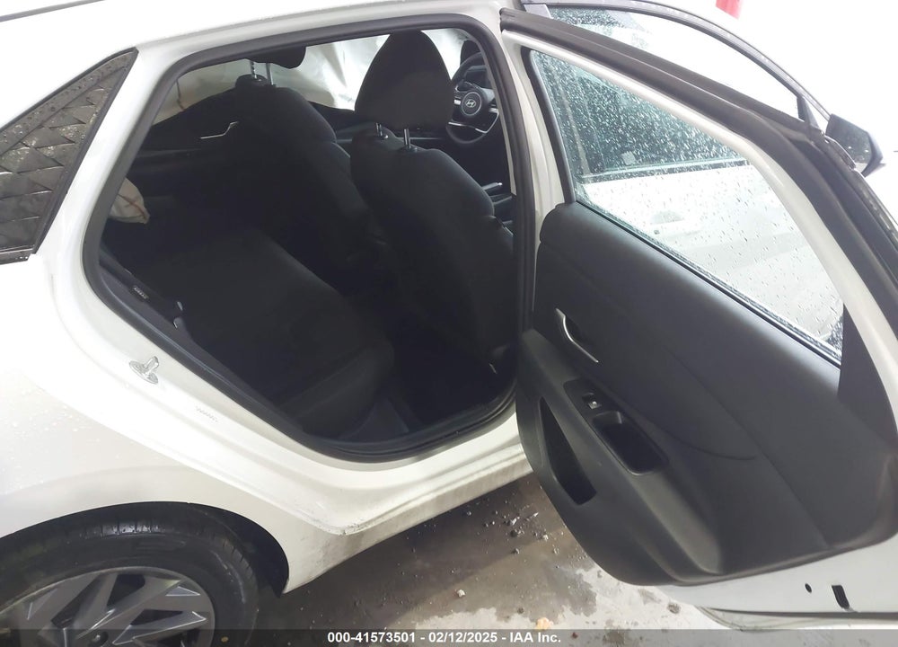 2024 HYUNDAI ELANTRA VIN: KMHLM4DG2RU655830
