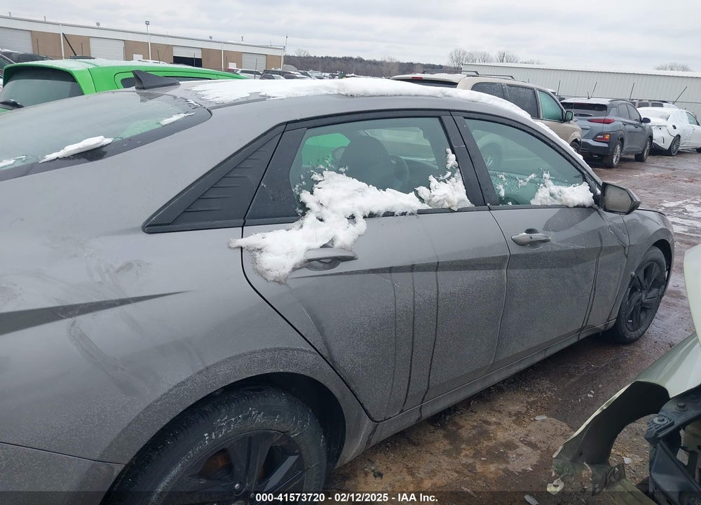 2022 HYUNDAI ELANTRA VIN: KMHLM4AG8NU263143
