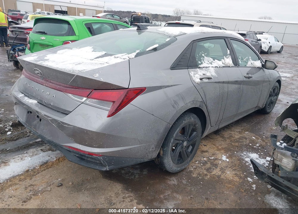 2022 HYUNDAI ELANTRA VIN: KMHLM4AG8NU263143