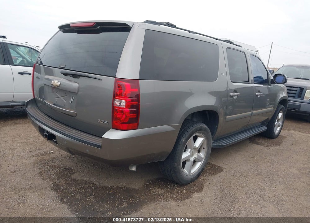 2008 CHEVROLET SUBURBAN 1500 LT VIN: 1GNFC16008J226762