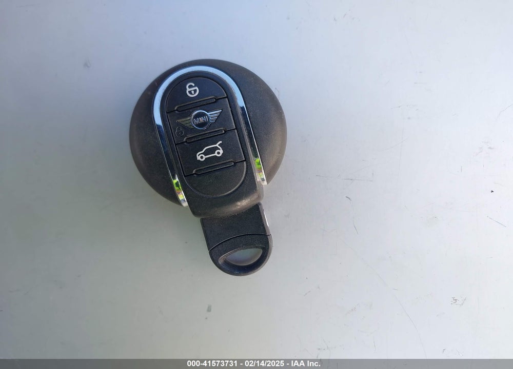 2016 MINI CLUBMAN VIN: WMWLN9C5XG2B31123