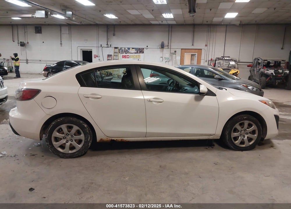 2011 MAZDA 3 I SPORT VIN: JM1BL1UG9B1901393