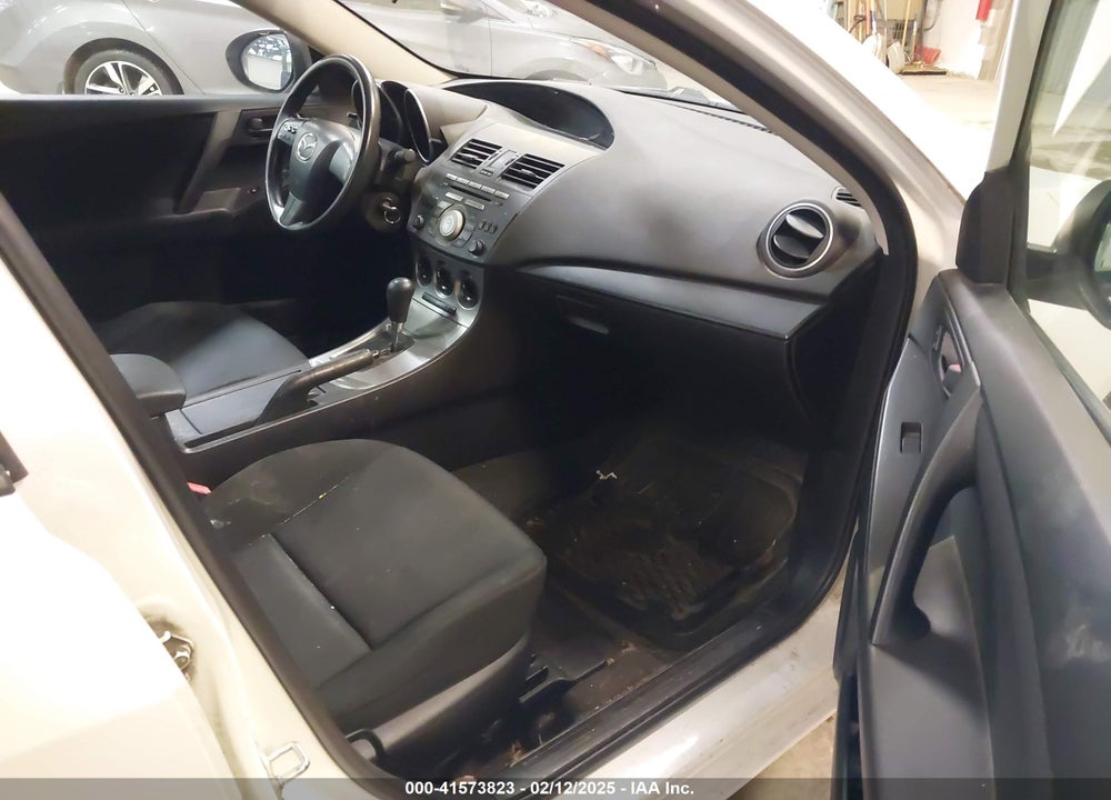 2011 MAZDA 3 I SPORT VIN: JM1BL1UG9B1901393