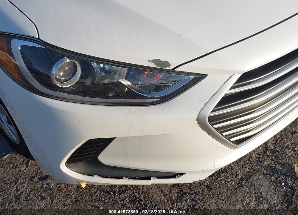 2018 HYUNDAI ELANTRA VIN: 5NPD74LF7JH235407