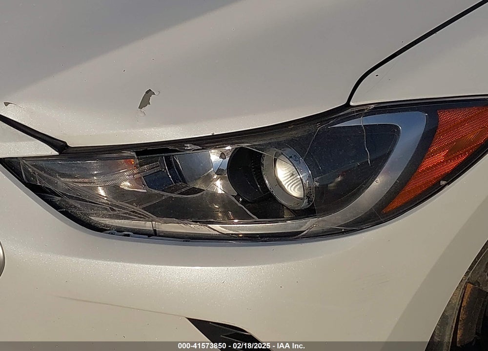 2018 HYUNDAI ELANTRA VIN: 5NPD74LF7JH235407