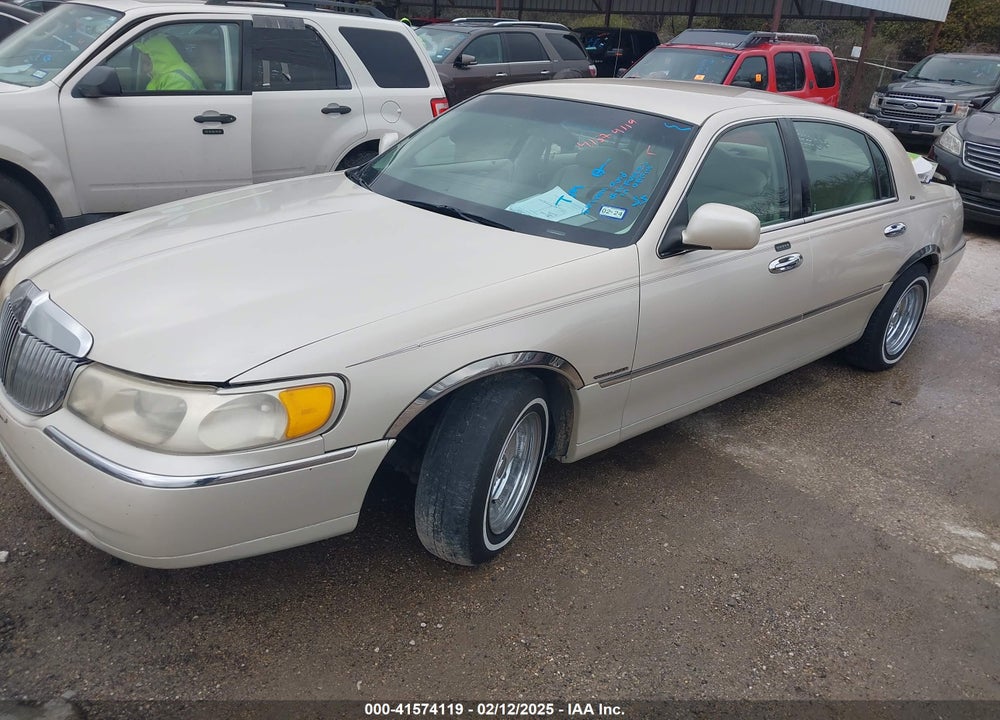1999 LINCOLN TOWN CAR VIN: 1LNHM83W0XY687722