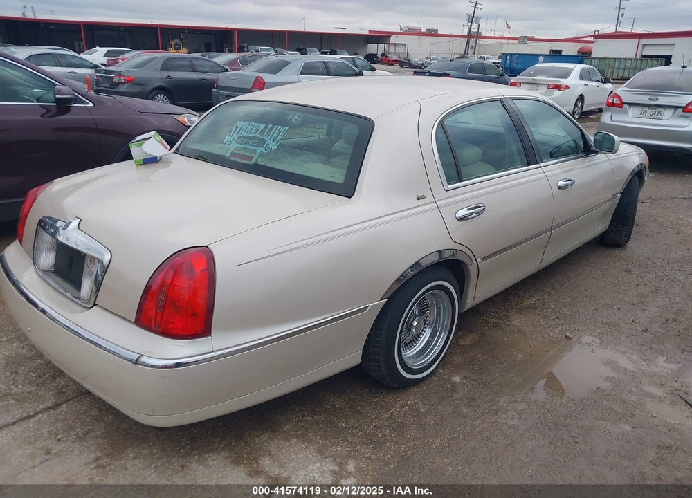 1999 LINCOLN TOWN CAR VIN: 1LNHM83W0XY687722