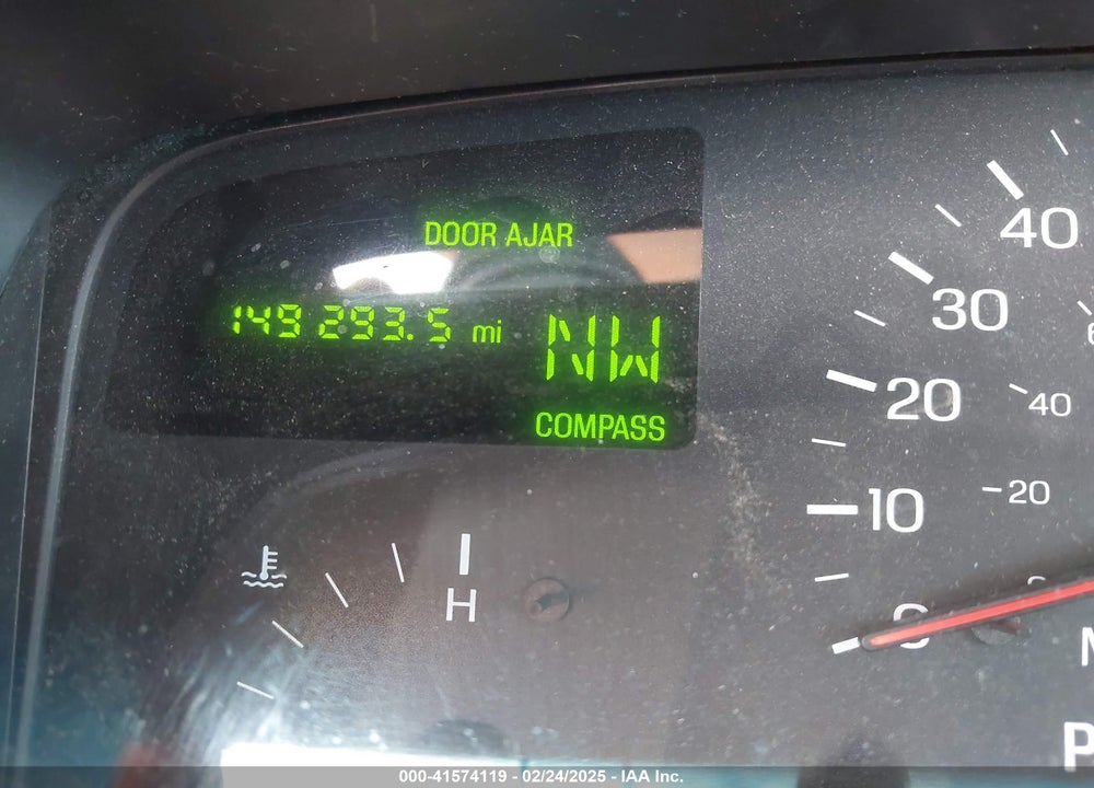 1999 LINCOLN TOWN CAR VIN: 1LNHM83W0XY687722