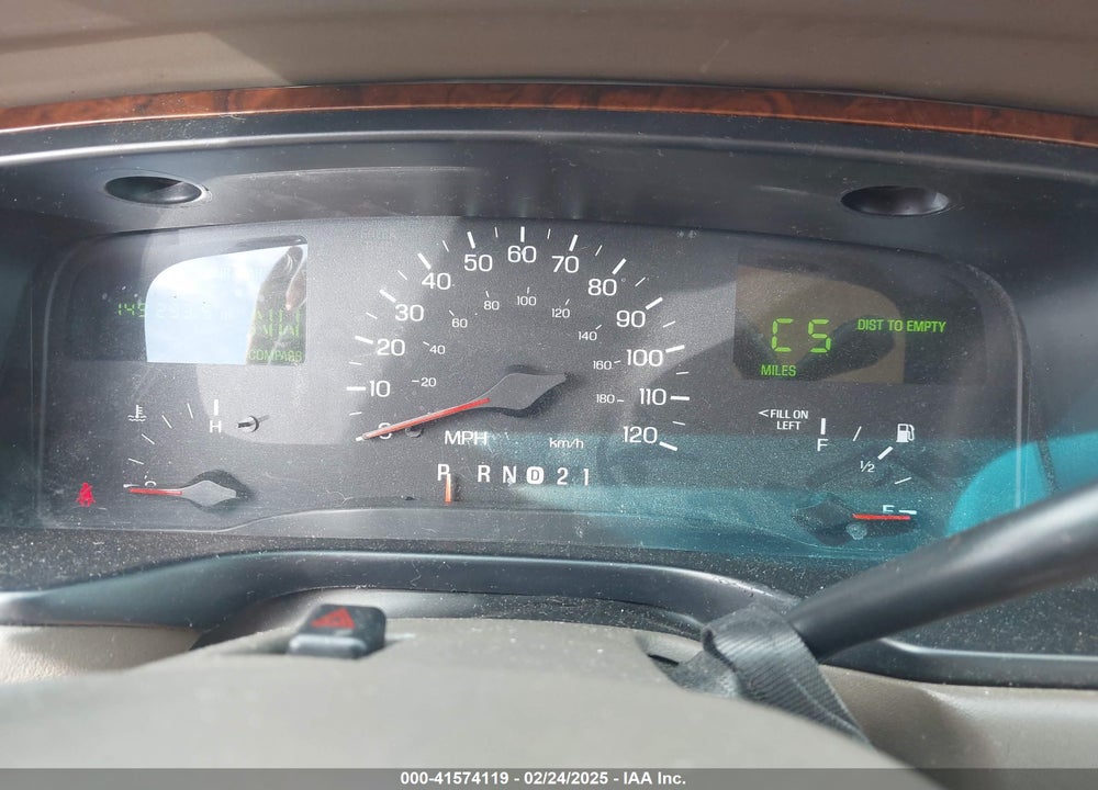 1999 LINCOLN TOWN CAR VIN: 1LNHM83W0XY687722