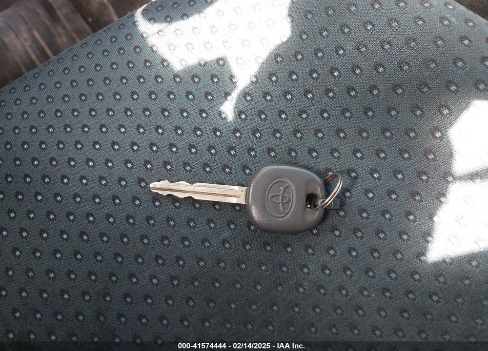 2010 TOYOTA YARIS VIN: JTDKT4K33A5293606