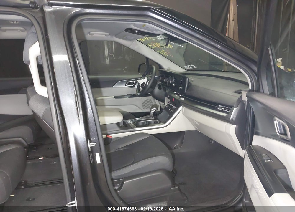 2023 KIA CARNIVAL MPV VIN: KNDNB4H35P6258785