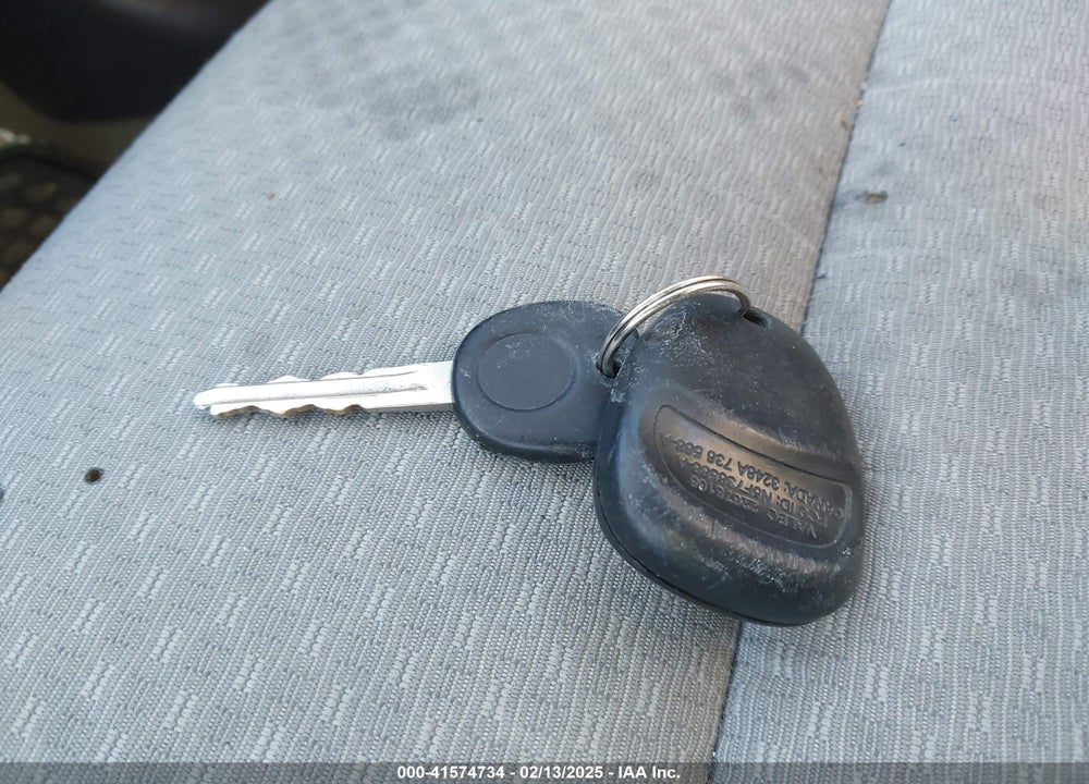 2005 SATURN ION 2 VIN: 1G8AJ52F15Z137400