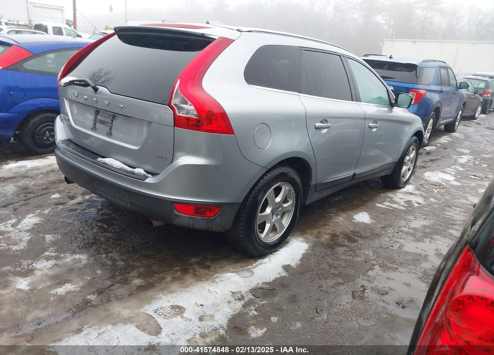 2011 VOLVO XC60 3.2 VIN: YV4940DZXB2183867