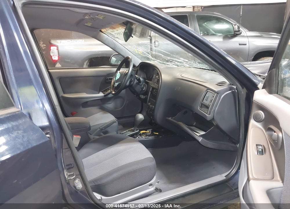 2005 HYUNDAI ELANTRA VIN: KMHDN56D65U164794