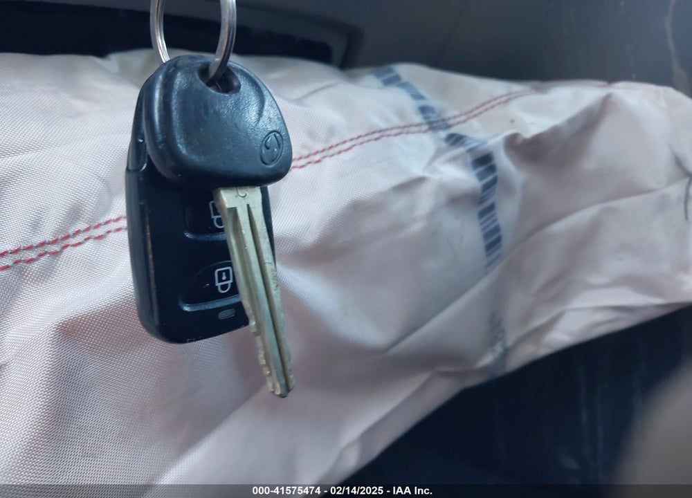 2017 HYUNDAI ELANTRA VIN: 5NPD84LF5HH189812