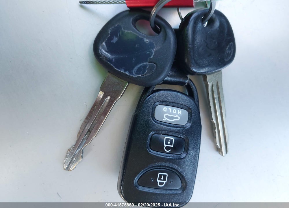 2016 HYUNDAI ELANTRA VIN: 5NPDH4AE1GH724739