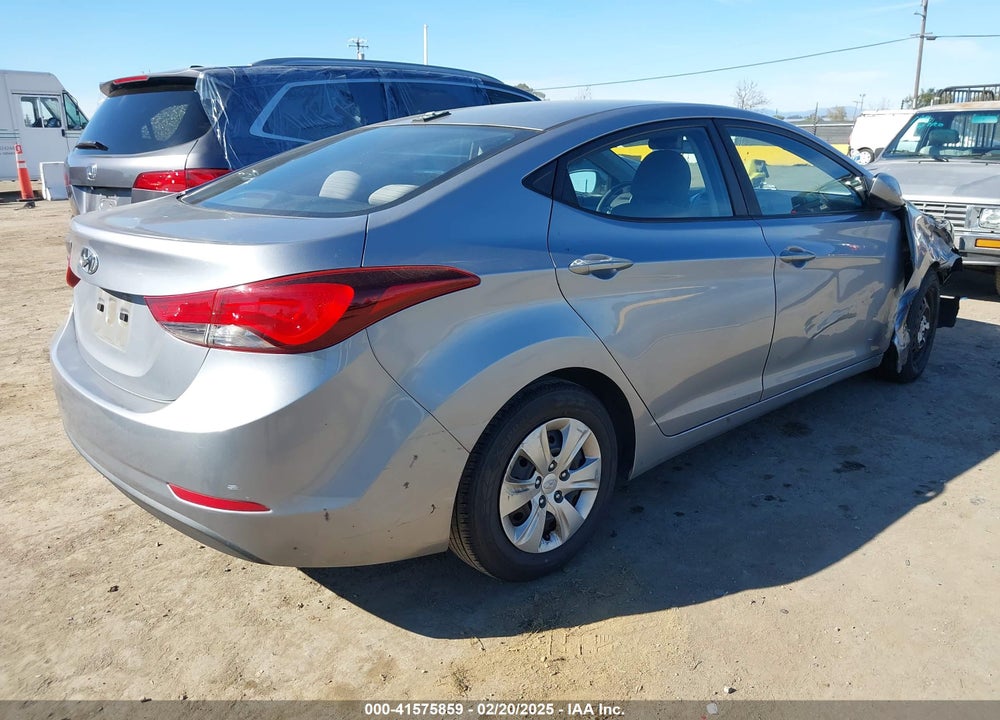 2016 HYUNDAI ELANTRA VIN: 5NPDH4AE1GH724739