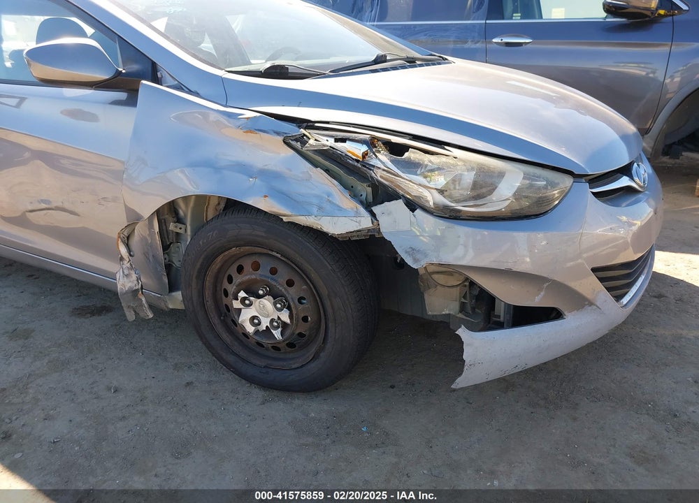 2016 HYUNDAI ELANTRA VIN: 5NPDH4AE1GH724739