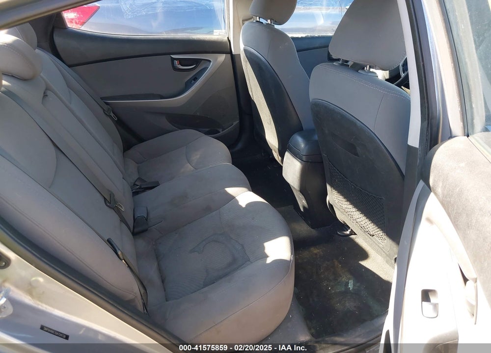 2016 HYUNDAI ELANTRA VIN: 5NPDH4AE1GH724739