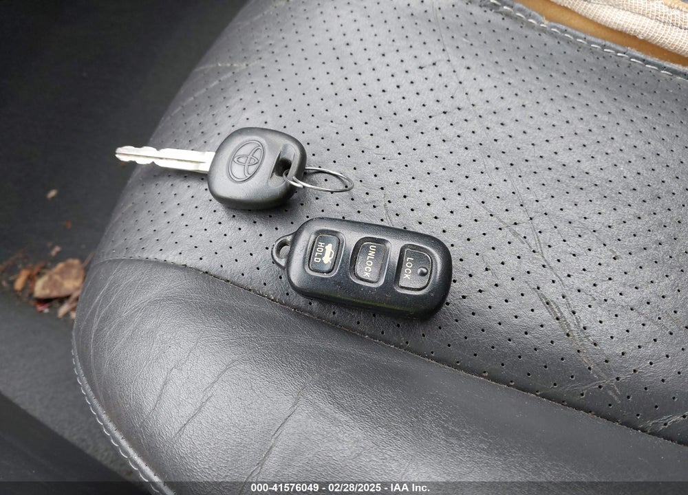 2002 TOYOTA CAMRY SOLARA SLE V6 VIN: 2T1FF28P62C570597