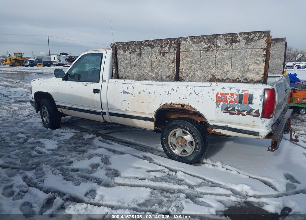 1989 CHEVROLET GMT-400 K2500 VIN: 1GCFK24K3KE242377