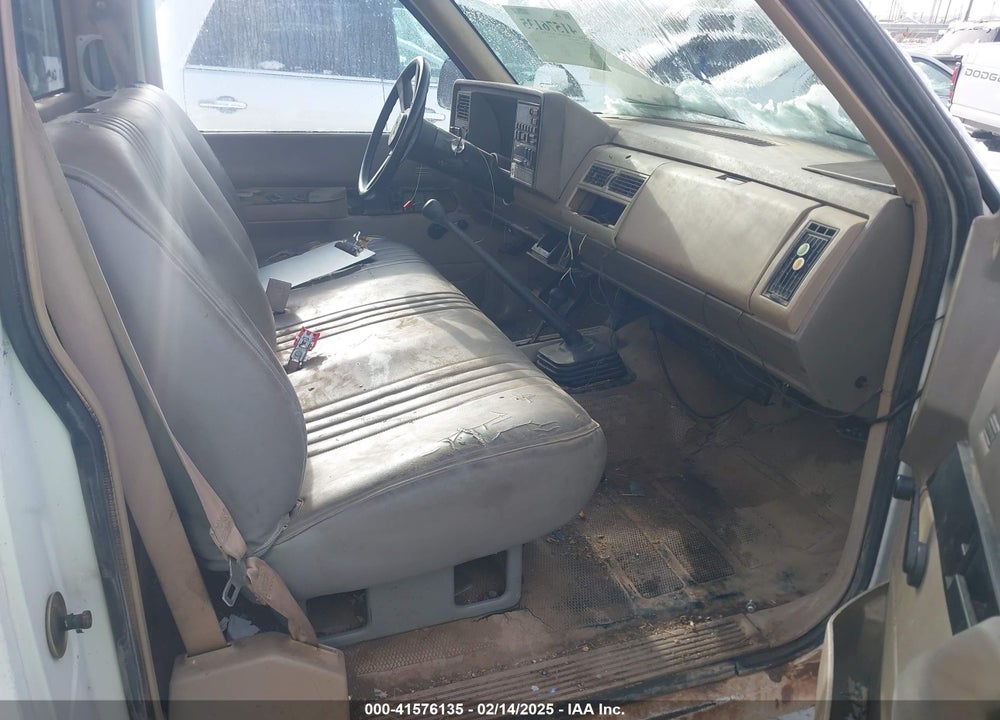1989 CHEVROLET GMT-400 K2500 VIN: 1GCFK24K3KE242377