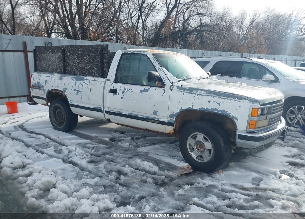 1989 CHEVROLET GMT-400 K2500 VIN: 1GCFK24K3KE242377