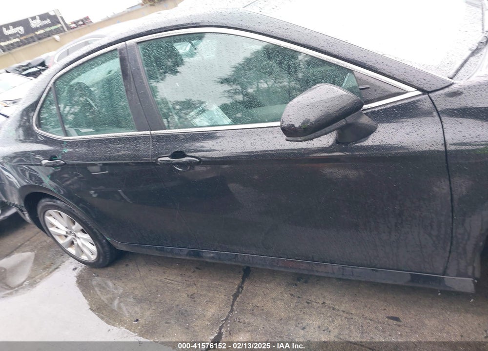 2018 TOYOTA CAMRY LE VIN: 4T1B11HK7JU079464
