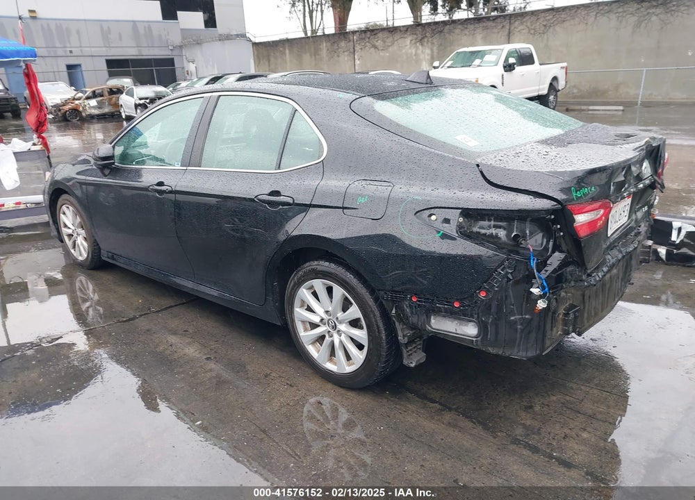 2018 TOYOTA CAMRY LE VIN: 4T1B11HK7JU079464